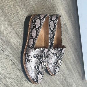 Brand new never worn Estelle Snake Embossed Loafer- Naturalizer
